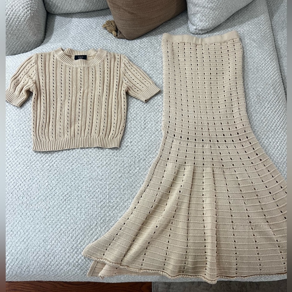 Elegant Beige Knit Skirt Set